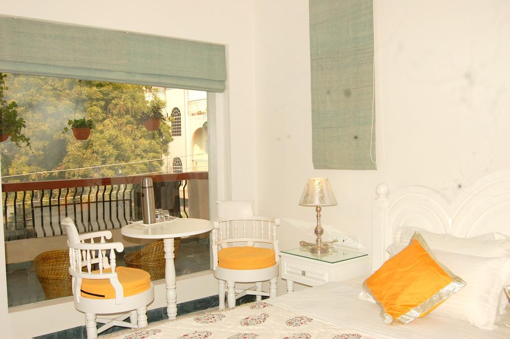 Aashray Apartman Váránaszi Szoba fotó